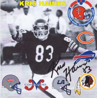 Nella foto autografata di Haines con la maglia dei Chicago Bears e con tutti i logo delle varie formazioni professionistiche per le quali ha giocato